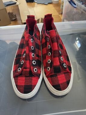 Plaid Slip-On Flats in Red and Black